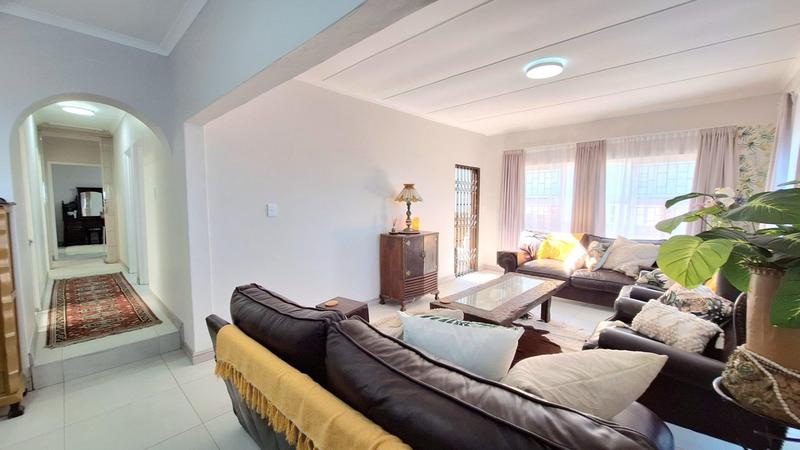 5 Bedroom Property for Sale in Reebok Western Cape